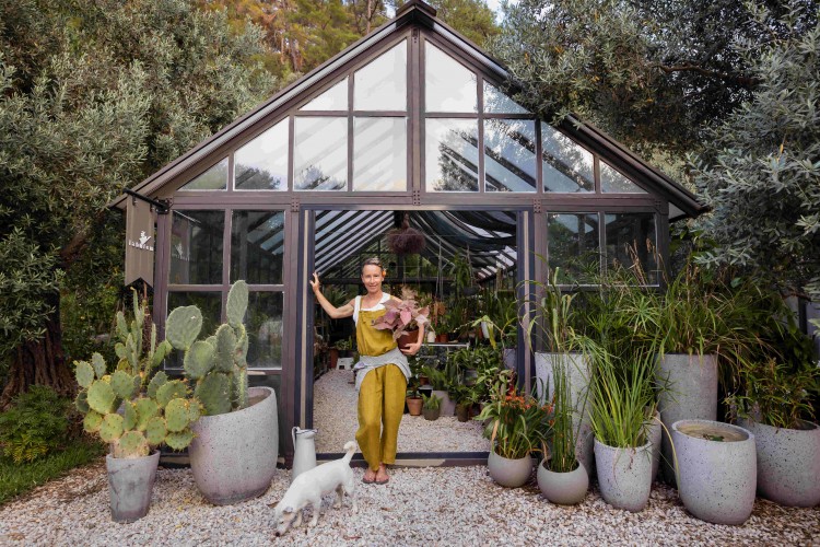 Fem Güçlütürk'ten bitkileri seven ve sevmek isteyen herkes için bir baş ucu kitabı