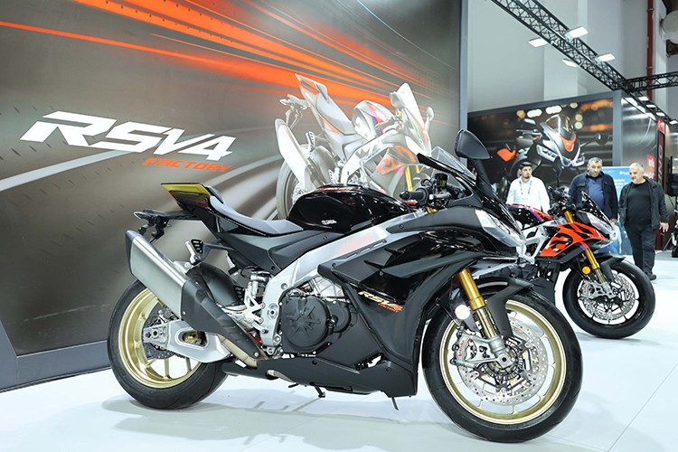 Tam Kadroyla Gövde Gösterisi Yaptı