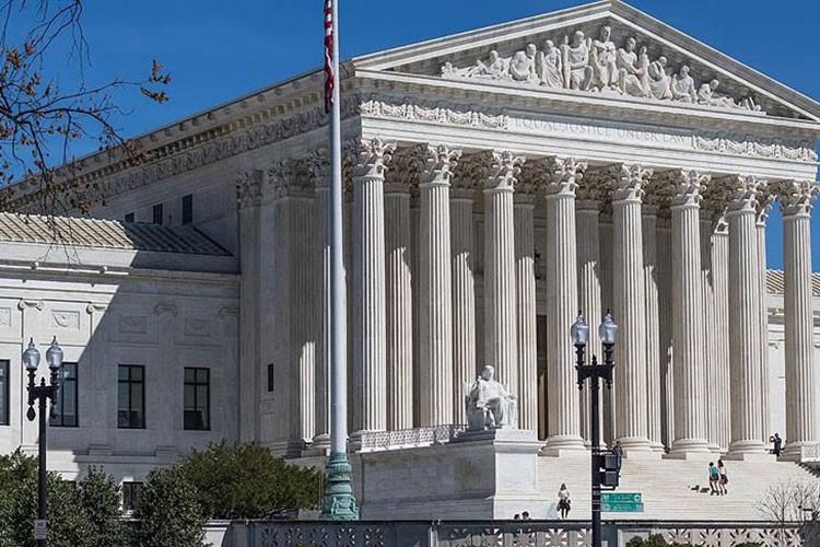 Yüksek Mahkeme tarifelere geçici olarak izin verdi