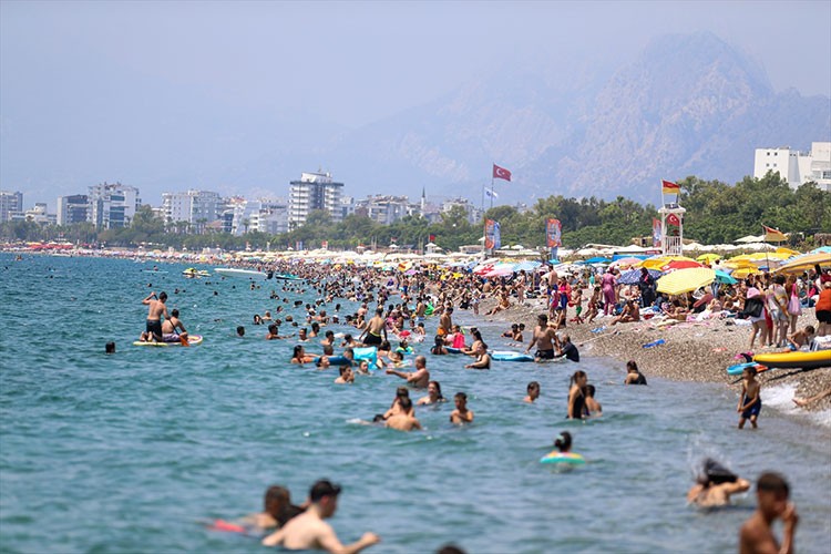 Antalya'da yüksek nem ve sıcak bunalttı