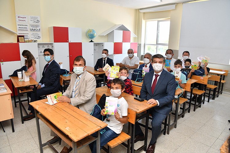 Türkiye Sigorta Çocukları Kitaplarla Buluşturmaya Devam Ediyor