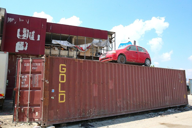 Dede hatırası atıl aracı böyle koruyor