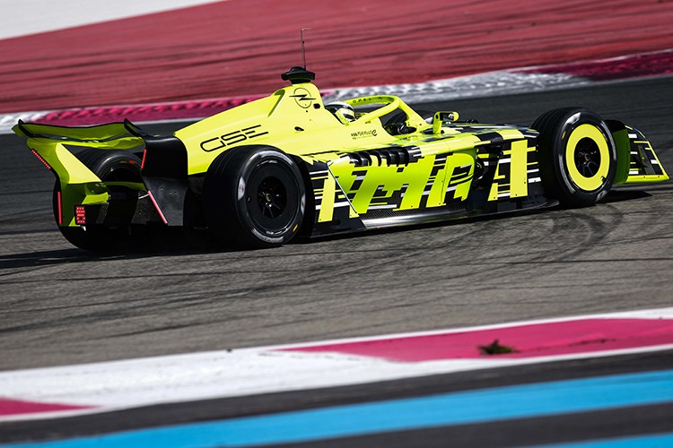 Opel Formula E için yeni aracını tanıttı