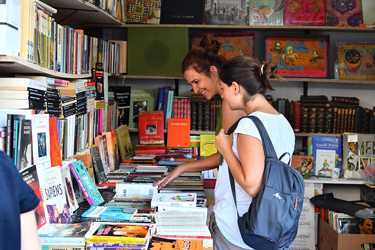 Kitap kurtları buluşuyor