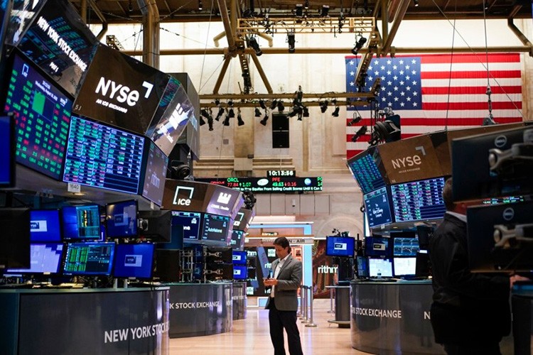 Ekonomistler resesyonun gecikmesini bekliyor