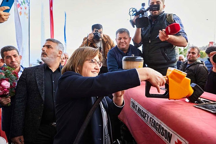 Çiftçilere belediyeden 2 yılda 8 milyon litre mazot desteği