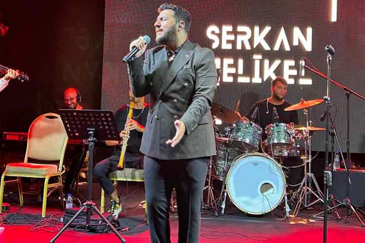 Repertuarı sevenlerine bıraktı