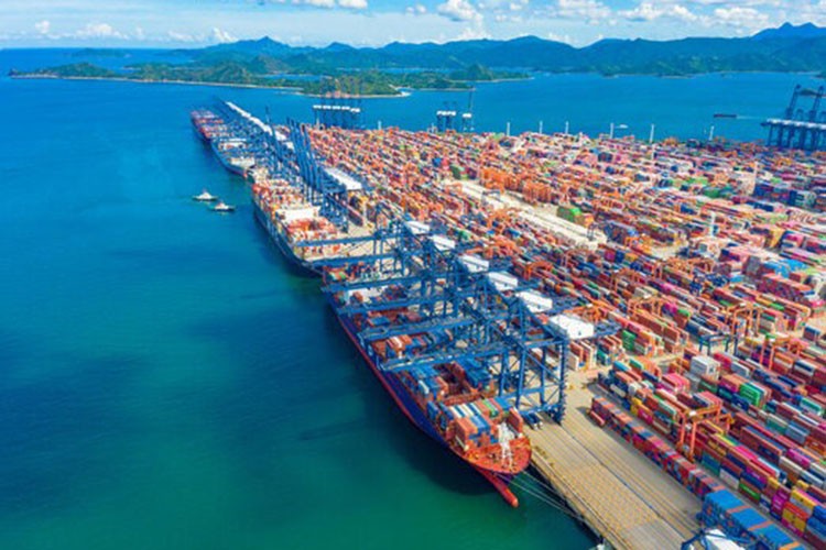 Çin limanlarında taşınan kargo yükü arttı