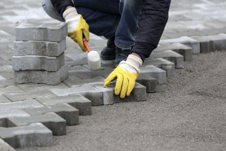 Parke taşı döşenecek