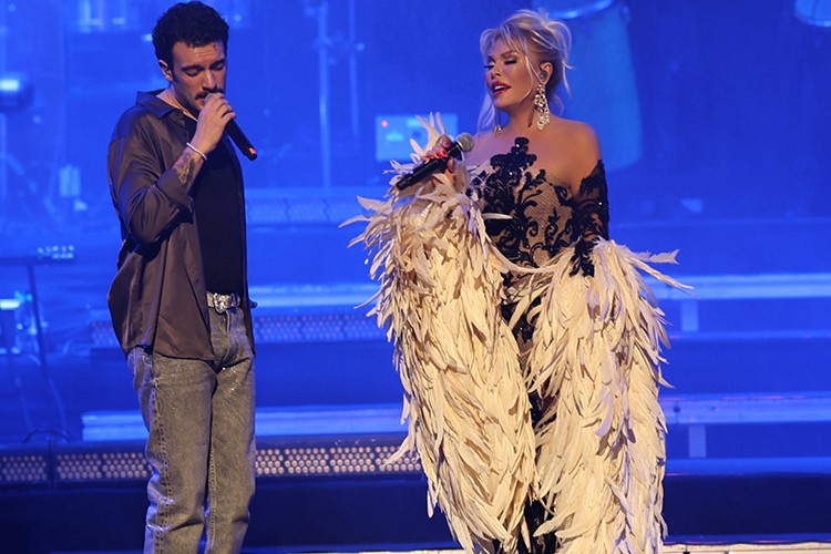 Süperstar zorlu fırtına estirdi