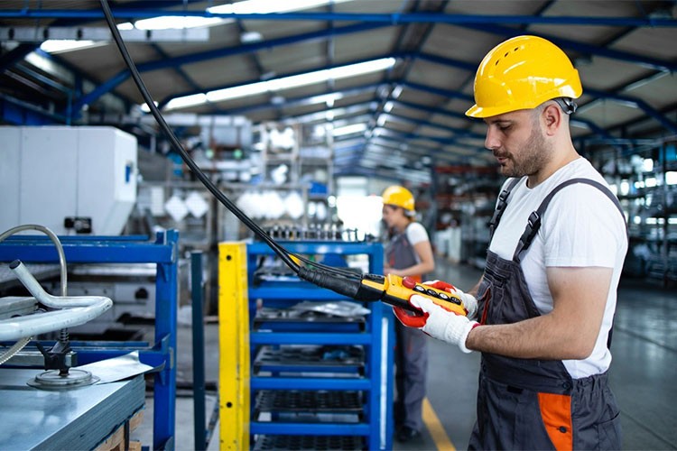 AB'nin imalat sanayisi ekimde istikrar sinyali verdi