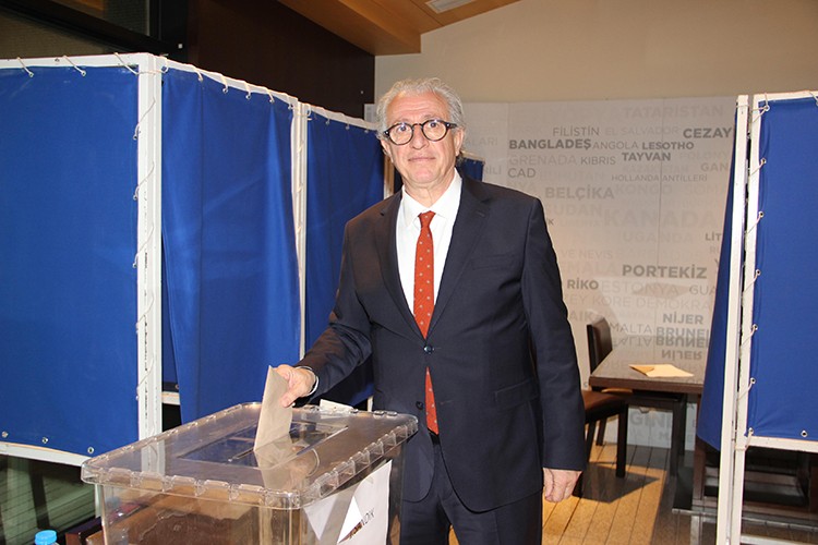 Hedef 2 milyar Dolar