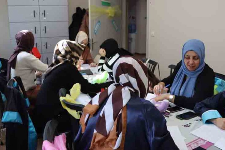 Maltepe Belediyesi'nden anneleri destekleyen eğitim