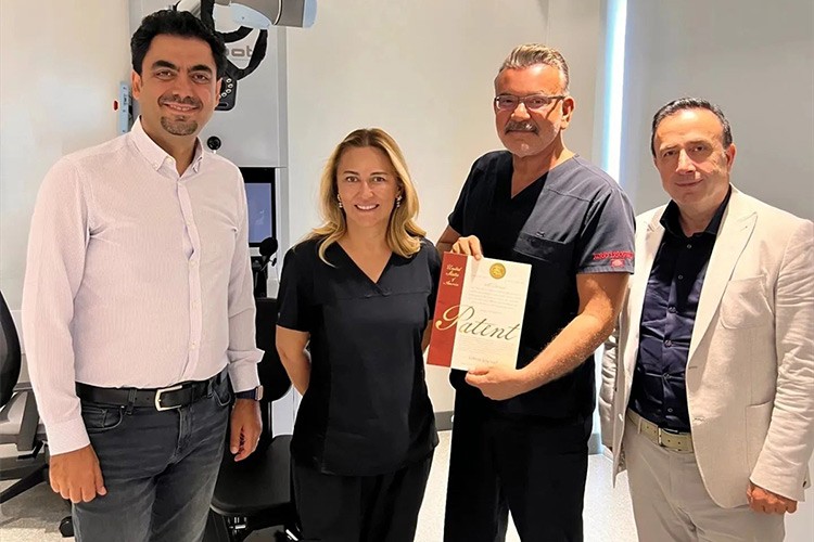 Saç ekiminde "nokta atışı" sağlayan cihaz