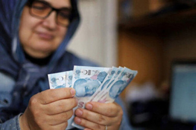 Emekli aylıklarının asgari ücret seviyesine yükseltilmesi talebi