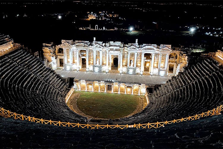 Abu Dabi'de, Türkiye'nin gece müzeciliği konuşuldu