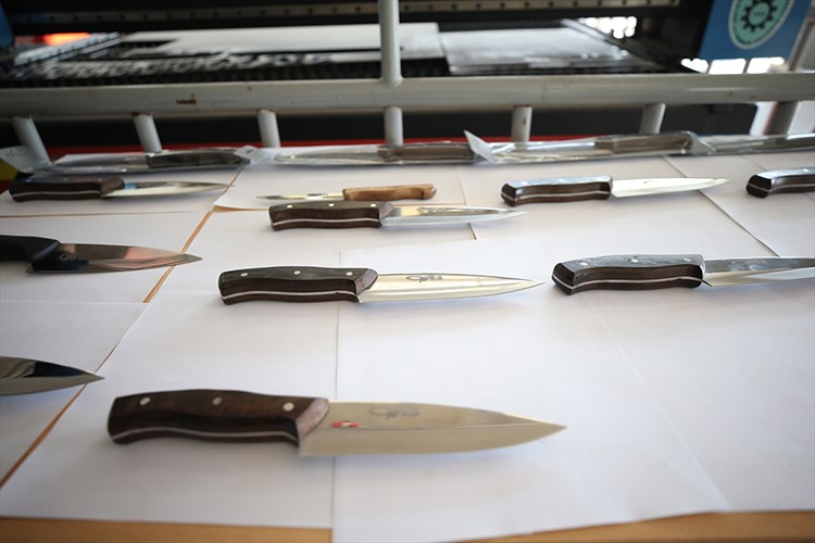 Bursa'da meslek liseliler, kendi markalarıyla tescilli Bursa bıçağı üretiyor