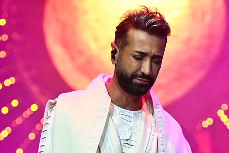 Beklenen albümün açılış şarkısı Tan Taşçı'dan