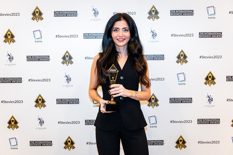 DeFacto'ya Stevie'den Altın Ödül