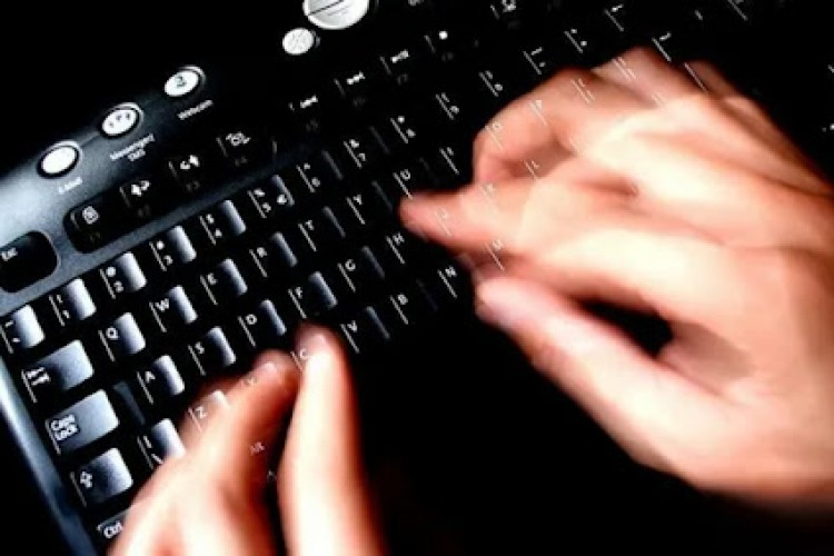 İstinye Üniversitesi öğrencisi Nazlı, Dünya Bilgisayar ve İnternet Klavye Şampiyonası'nda Türkiye'yi temsil edecek