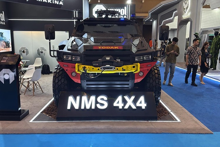 Türk zırhlısı Endonezya'da yeni göreve hazırlanıyor