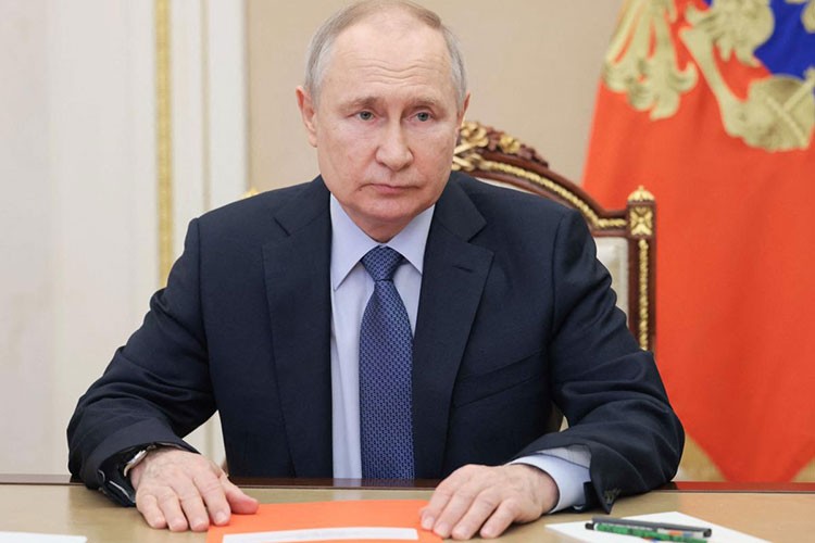 "Microsoft ve Zoom gibi hizmetler nefessiz bırakılmalı