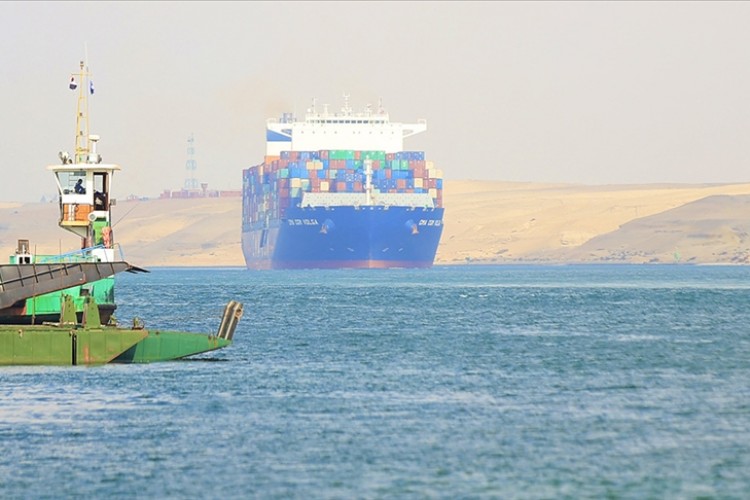 Mısır Maliye Bakanı, Süveyş Kanalı gelirlerinde yüzde 60'lık düşüş bekliyor