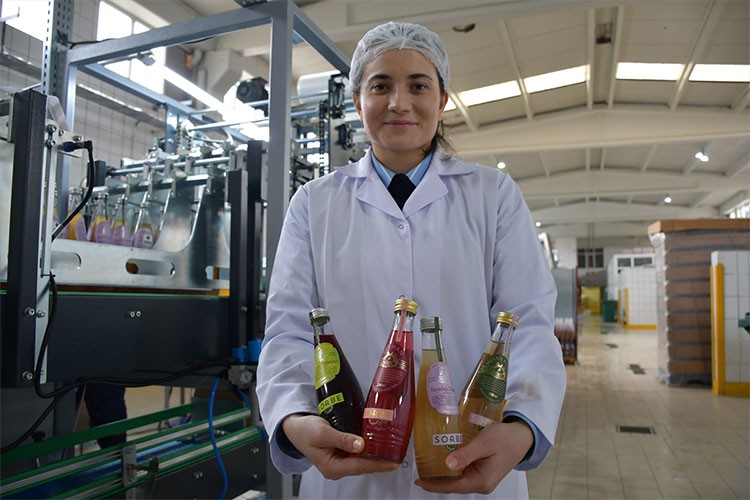 Ürettiği şerbetleri Malezya'ya ihraç ediyor