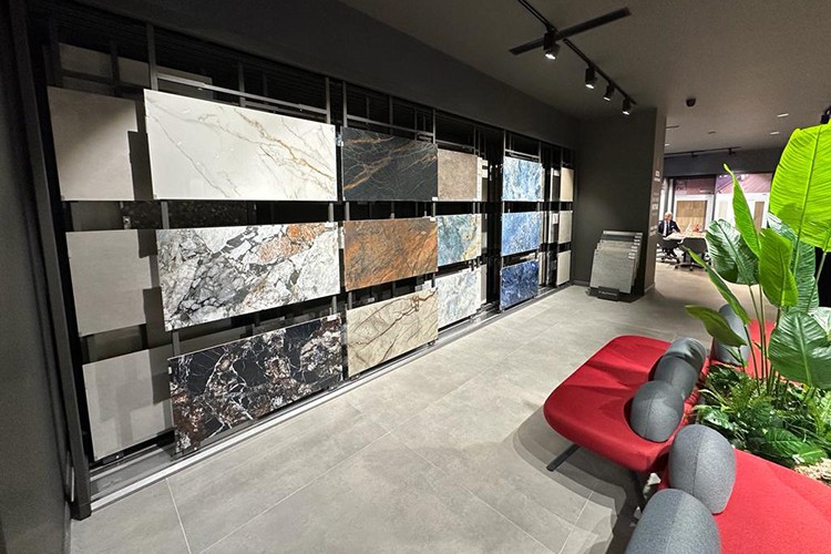 En büyük mağazasını hizmete sundu