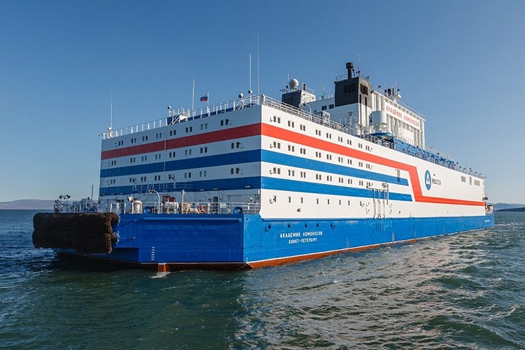 Dünyanın tek yüzer nükleer güç santraline ilk yakıt ikmali başladı