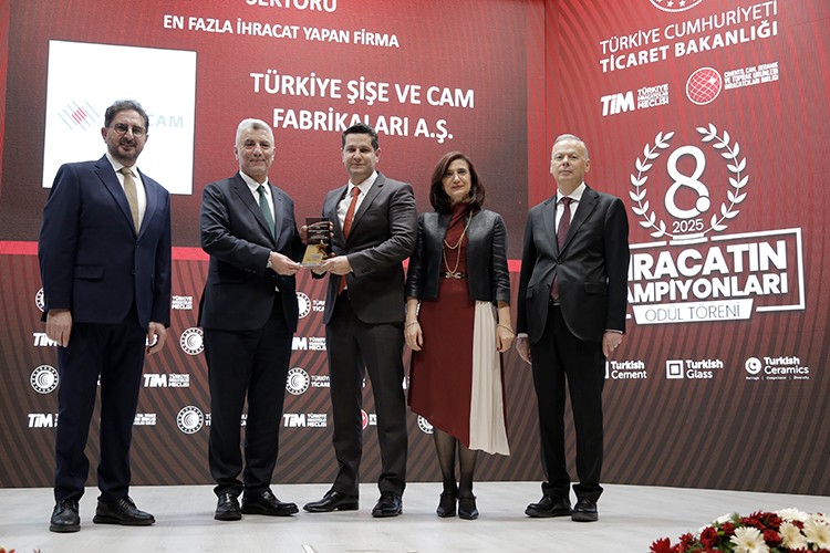 Şişecam ihracat şampiyonluğunu 3 ödülle tescilledi