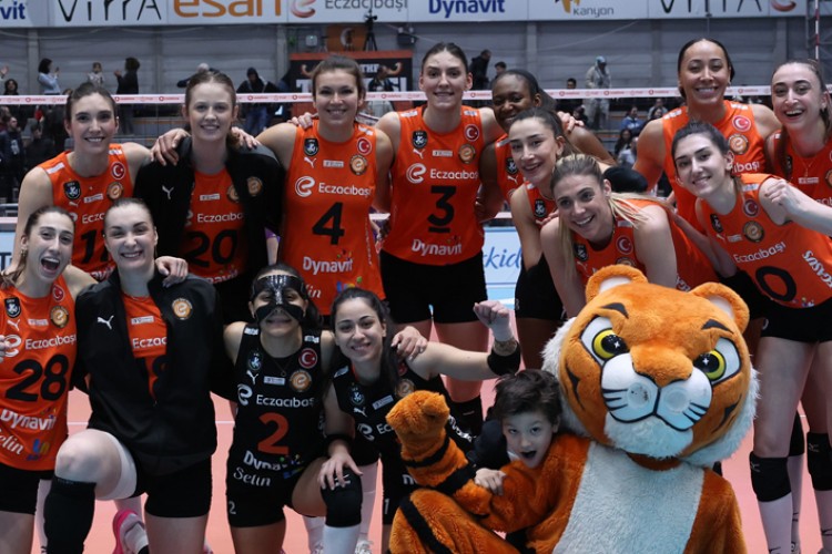 Eczacıbaşı Dynavit, evinden üç puanla ayrılıyor