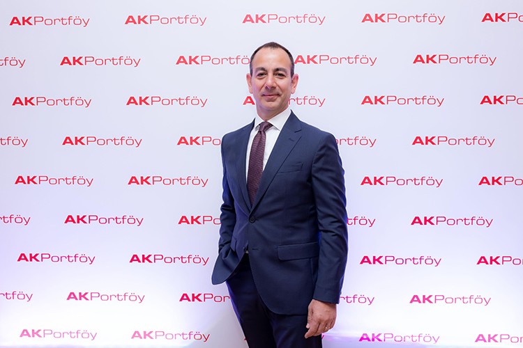 Ak Portföy, yatırım fonlarında Türkiye'nin en büyüğü!