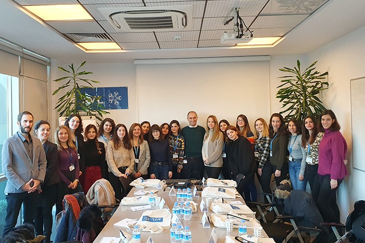 Kadınlar mühendis koltuğunda