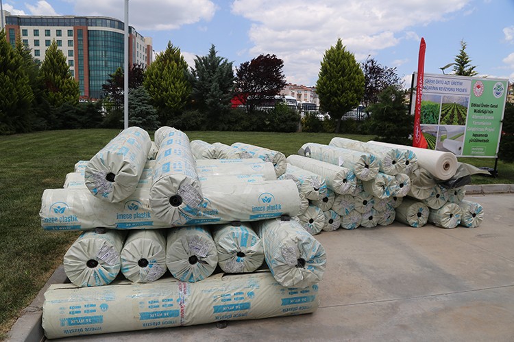Edirne'de üreticiye sera naylonu dağıtıldı