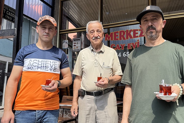 118 yıllık çay ocağını 3 kuşak bir arada işletiyor