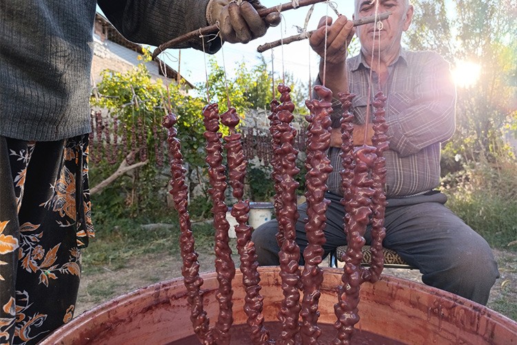 Tunceli'de köylüler "orcik"in yapımına başladı