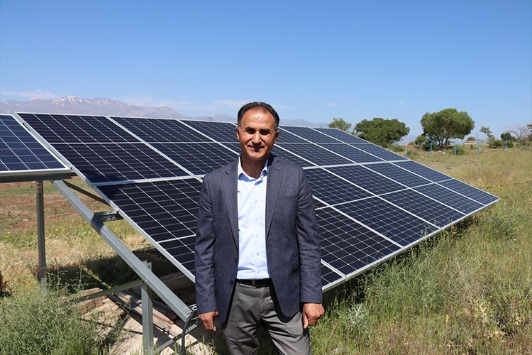 Güneş enerjisiyle meyve bahçesi kurdu