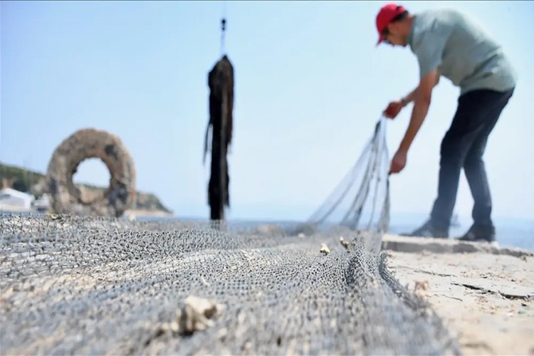 Balıkçılar müsilajdan dolayı ağlarını erken topladı
