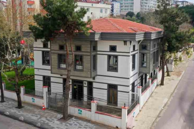 Esenyalı Kütüphanesinin Açılışı Söyleşiyle Gerçekleştirildi