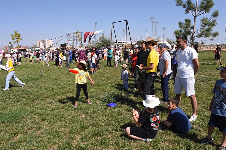 Afyonkarahisar'da 110 aile kampta buluştu