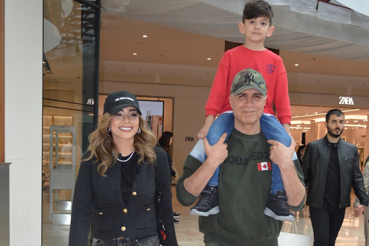 Özcan Deniz'in aile saadeti