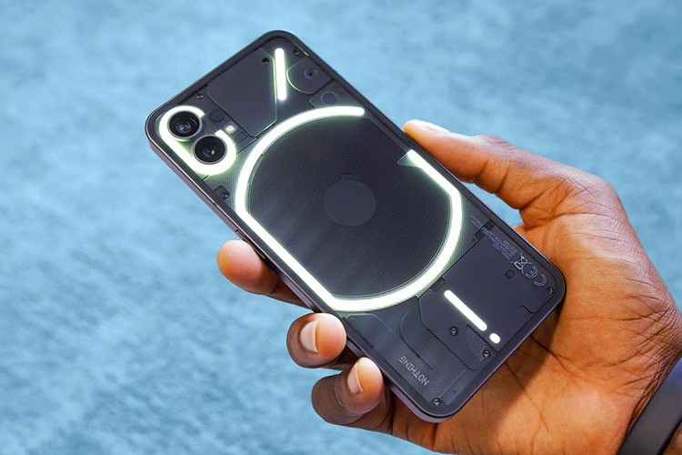 Nothing Phone akıllı telefon "Vodafone Her Şey Yanımda"da