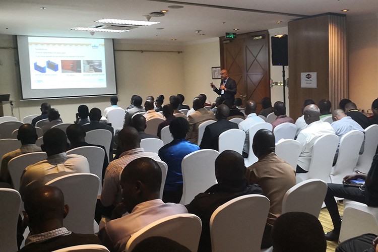 300 firma ile buluştu