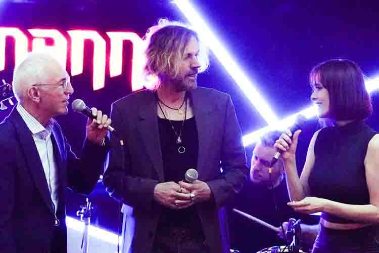 Soner Arıca konuklarıyla düet yaptı