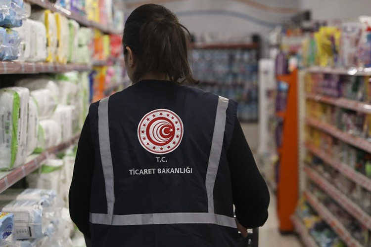 Fiyat etiketi denetimlerinde 210,5 milyon lira ceza kesildi