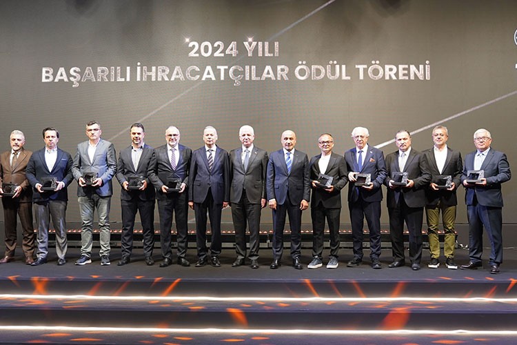 Hazır giyimde ihracatın şampiyonları ödüllerini aldı