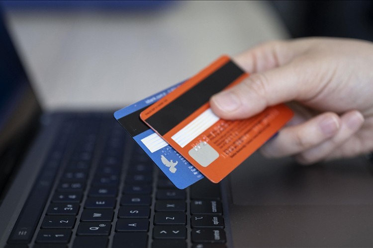 Kartlı ödemelerin tutarı ocakta 2,3 trilyon liraya yükseldi