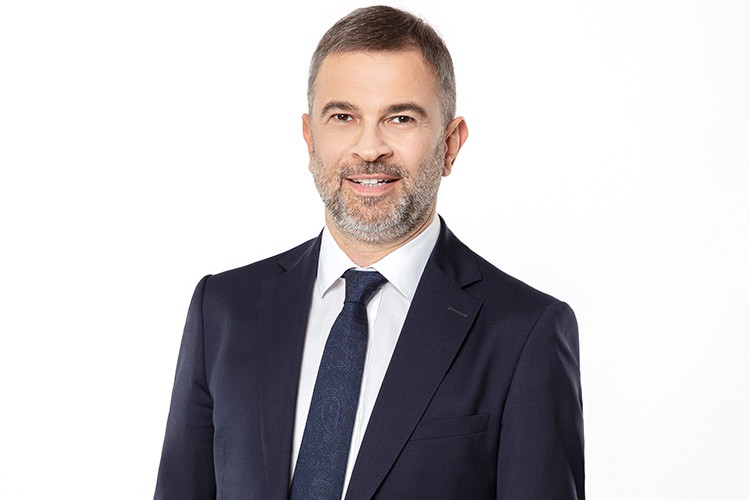 AssisTT'e Brandon Hall'dan 3 ödül birden