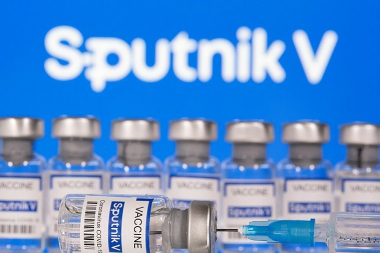AB Sputnik V aşısının onayını erteledi
